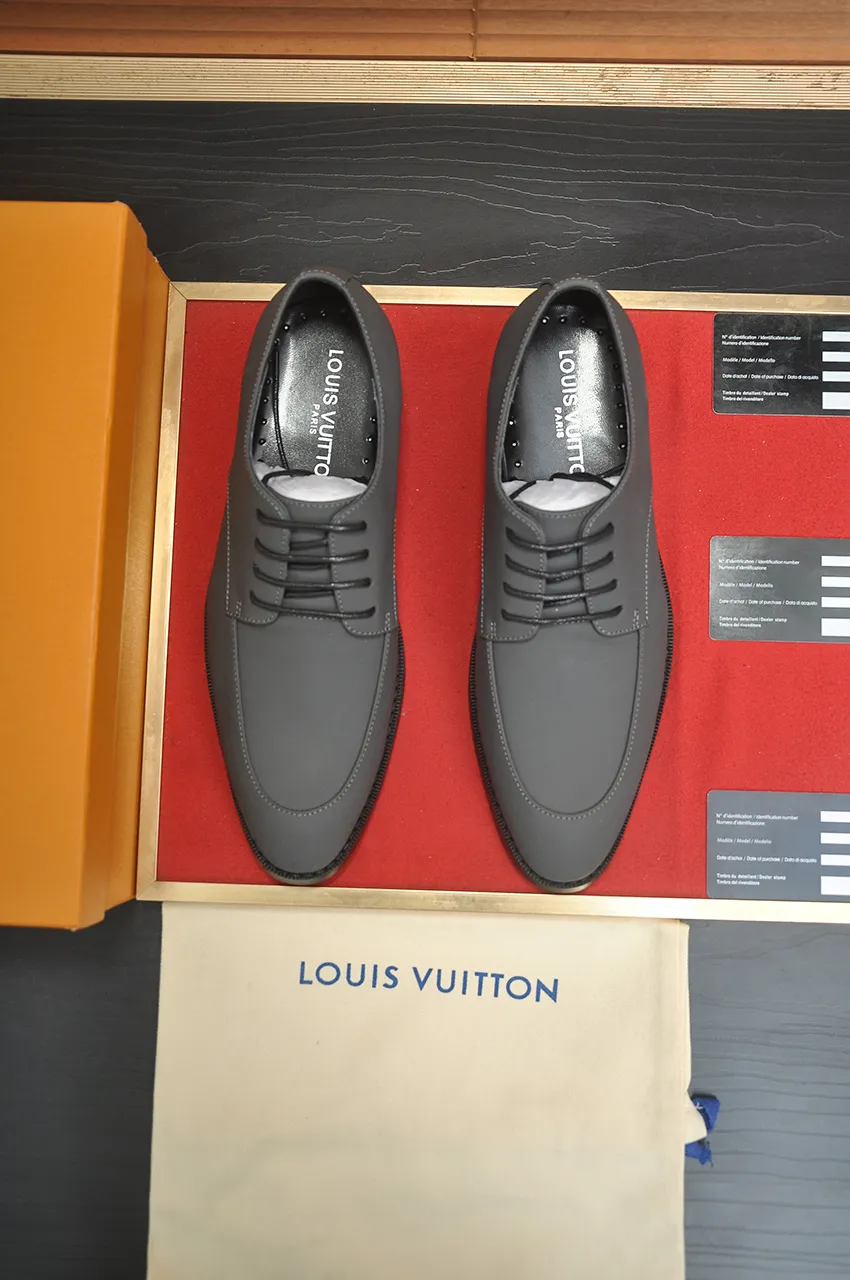 Men's men's shoes 💰500💶 [LV] (original single cowhide lining) 🍀LV's latest genuine leather business suit shoes are launched simultaneously on the official website. The first-layer cowhide imported from Italy is made of heavy gold, 💥official website 1:1 rubber outsole. Versatile to wear, high-end without losing class, and the color combination is extraordinary. This four-season style is alluring when worn on your feet, showing off your big-name flair. Standard code 38-45 (45 customized)